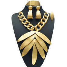 Load image into Gallery viewer, Yulaili 2017 Wholesale Cheap Fashion Dubai Decorousness Jewelry Sets Gold-color Rose Gold  Big Leaf Shape Pendant Necklace
